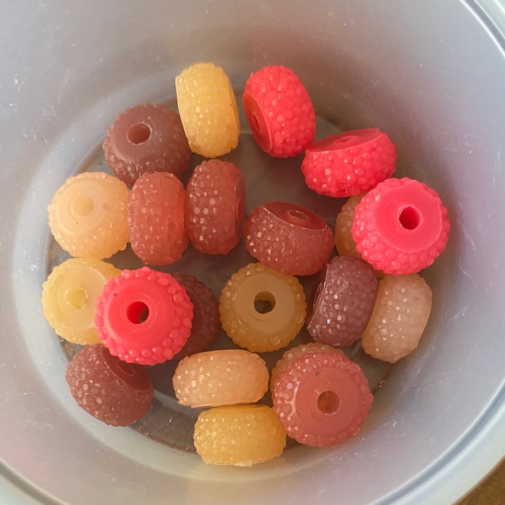 21 PIECES Dyed Polyresin Spacer Beads